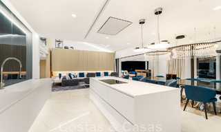 Penthouse moderne et ultra-luxueux à vendre, prêt à emménager, en première ligne de plage, avec vue sur la mer, entre Marbella et Estepona 48240 