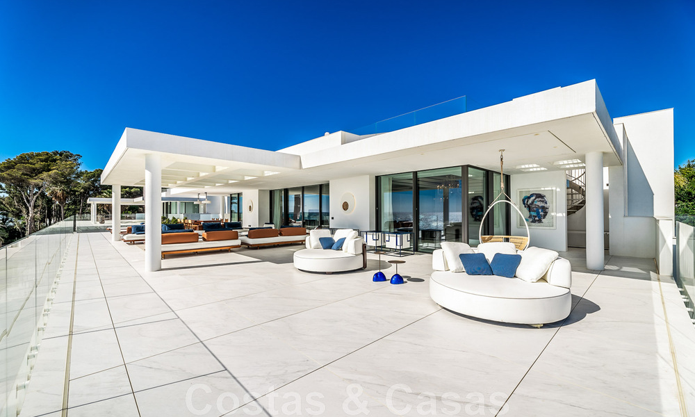 Penthouse moderne et ultra-luxueux à vendre, prêt à emménager, en première ligne de plage, avec vue sur la mer, entre Marbella et Estepona 48244