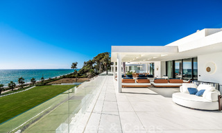 Penthouse moderne et ultra-luxueux à vendre, prêt à emménager, en première ligne de plage, avec vue sur la mer, entre Marbella et Estepona 48245 
