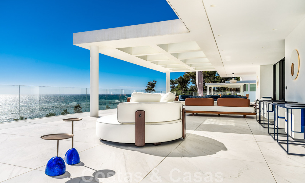 Penthouse moderne et ultra-luxueux à vendre, prêt à emménager, en première ligne de plage, avec vue sur la mer, entre Marbella et Estepona 48246
