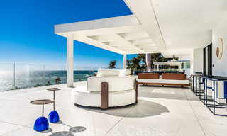 Penthouse moderne et ultra-luxueux à vendre, prêt à emménager, en première ligne de plage, avec vue sur la mer, entre Marbella et Estepona 48246 