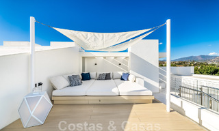 Penthouse moderne et ultra-luxueux à vendre, prêt à emménager, en première ligne de plage, avec vue sur la mer, entre Marbella et Estepona 48249 