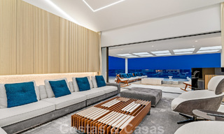 Penthouse moderne et ultra-luxueux à vendre, prêt à emménager, en première ligne de plage, avec vue sur la mer, entre Marbella et Estepona 48258 