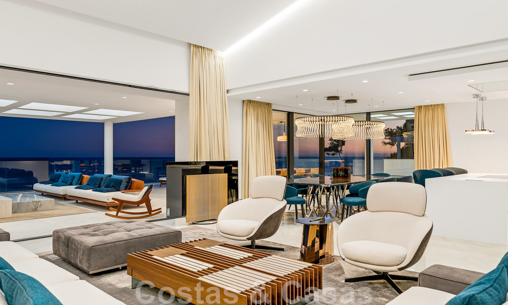 Penthouse moderne et ultra-luxueux à vendre, prêt à emménager, en première ligne de plage, avec vue sur la mer, entre Marbella et Estepona 48259