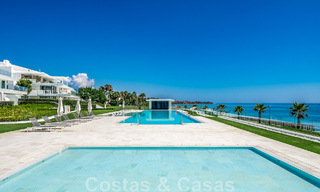 Penthouse moderne et ultra-luxueux à vendre, prêt à emménager, en première ligne de plage, avec vue sur la mer, entre Marbella et Estepona 48265 