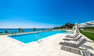 Penthouse moderne et ultra-luxueux à vendre, prêt à emménager, en première ligne de plage, avec vue sur la mer, entre Marbella et Estepona 48266 