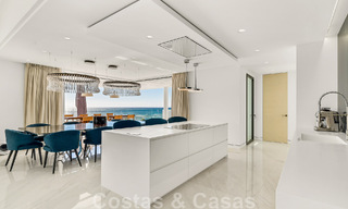 Penthouse moderne et ultra-luxueux à vendre, prêt à emménager, en première ligne de plage, avec vue sur la mer, entre Marbella et Estepona 48268 