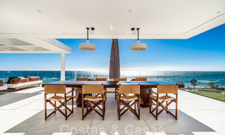 Penthouse moderne et ultra-luxueux à vendre, prêt à emménager, en première ligne de plage, avec vue sur la mer, entre Marbella et Estepona 48269 