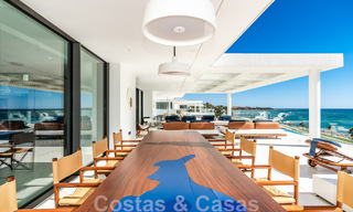 Penthouse moderne et ultra-luxueux à vendre, prêt à emménager, en première ligne de plage, avec vue sur la mer, entre Marbella et Estepona 48271 