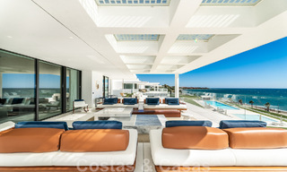 Penthouse moderne et ultra-luxueux à vendre, prêt à emménager, en première ligne de plage, avec vue sur la mer, entre Marbella et Estepona 48274 