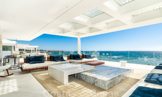 Penthouse moderne et ultra-luxueux à vendre, prêt à emménager, en première ligne de plage, avec vue sur la mer, entre Marbella et Estepona 48276 