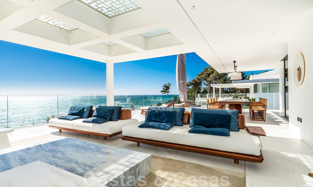 Penthouse moderne et ultra-luxueux à vendre, prêt à emménager, en première ligne de plage, avec vue sur la mer, entre Marbella et Estepona 48278