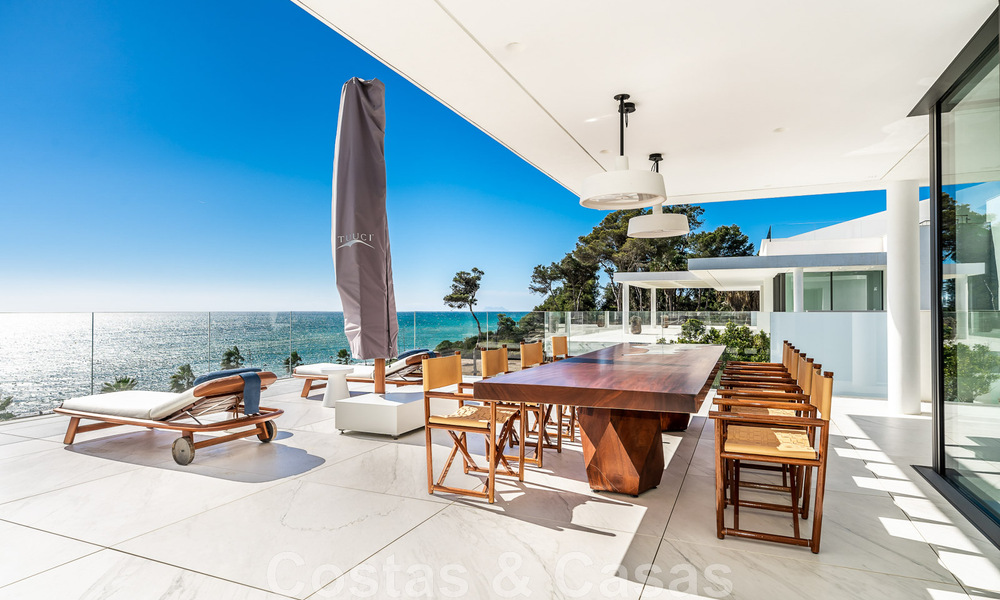 Penthouse moderne et ultra-luxueux à vendre, prêt à emménager, en première ligne de plage, avec vue sur la mer, entre Marbella et Estepona 48279