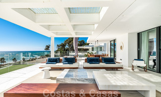 Penthouse moderne et ultra-luxueux à vendre, prêt à emménager, en première ligne de plage, avec vue sur la mer, entre Marbella et Estepona 48280 