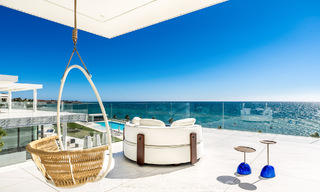 Penthouse moderne et ultra-luxueux à vendre, prêt à emménager, en première ligne de plage, avec vue sur la mer, entre Marbella et Estepona 48282 