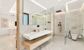 Penthouse moderne et ultra-luxueux à vendre, prêt à emménager, en première ligne de plage, avec vue sur la mer, entre Marbella et Estepona 48288 