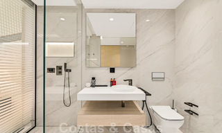 Penthouse moderne et ultra-luxueux à vendre, prêt à emménager, en première ligne de plage, avec vue sur la mer, entre Marbella et Estepona 48292 