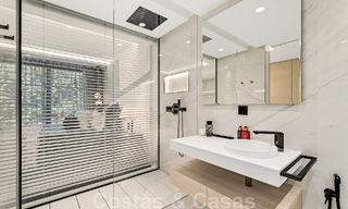 Penthouse moderne et ultra-luxueux à vendre, prêt à emménager, en première ligne de plage, avec vue sur la mer, entre Marbella et Estepona 48293 