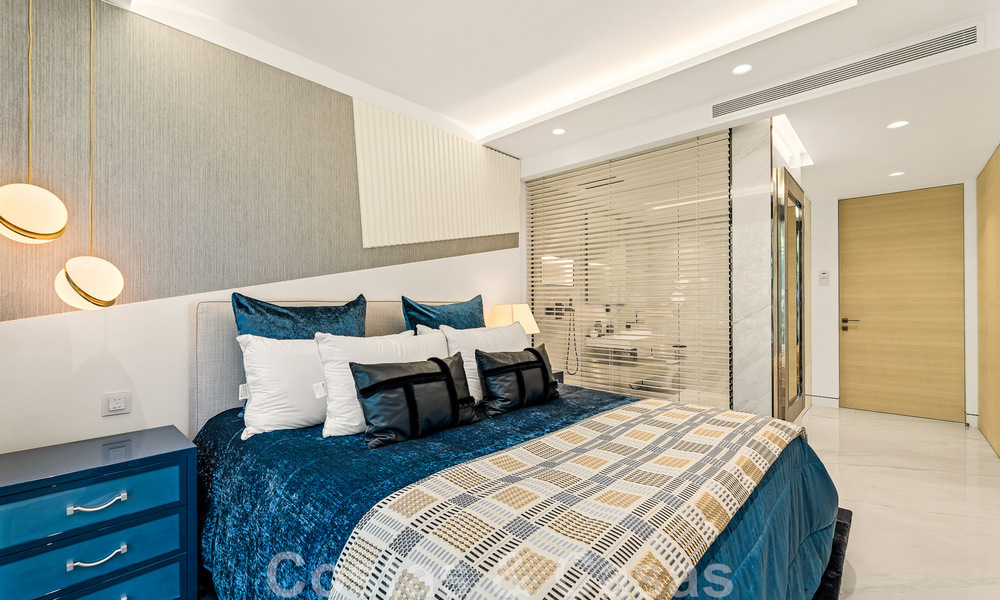 Penthouse moderne et ultra-luxueux à vendre, prêt à emménager, en première ligne de plage, avec vue sur la mer, entre Marbella et Estepona 48294
