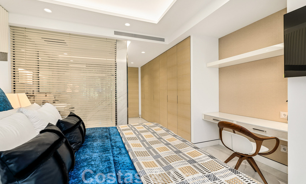Penthouse moderne et ultra-luxueux à vendre, prêt à emménager, en première ligne de plage, avec vue sur la mer, entre Marbella et Estepona 48295