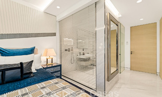 Penthouse moderne et ultra-luxueux à vendre, prêt à emménager, en première ligne de plage, avec vue sur la mer, entre Marbella et Estepona 48296 