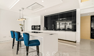 Penthouse moderne et ultra-luxueux à vendre, prêt à emménager, en première ligne de plage, avec vue sur la mer, entre Marbella et Estepona 48298 