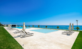 Penthouse moderne et ultra-luxueux à vendre, prêt à emménager, en première ligne de plage, avec vue sur la mer, entre Marbella et Estepona 48302 