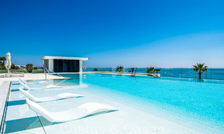 Penthouse moderne et ultra-luxueux à vendre, prêt à emménager, en première ligne de plage, avec vue sur la mer, entre Marbella et Estepona 48303 