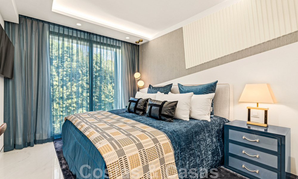 Penthouse moderne et ultra-luxueux à vendre, prêt à emménager, en première ligne de plage, avec vue sur la mer, entre Marbella et Estepona 48304