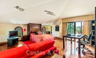 Vente d'une maison traditionnelle et luxueuse de style andalou avec vue sur la mer au cœur de la vallée du golf de Nueva Andalucia, Marbella 49201 
