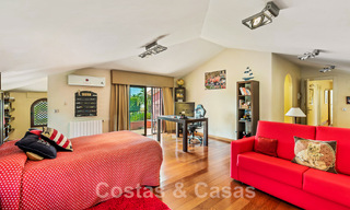 Vente d'une maison traditionnelle et luxueuse de style andalou avec vue sur la mer au cœur de la vallée du golf de Nueva Andalucia, Marbella 49202 