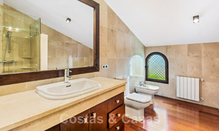 Vente d'une maison traditionnelle et luxueuse de style andalou avec vue sur la mer au cœur de la vallée du golf de Nueva Andalucia, Marbella 49203 