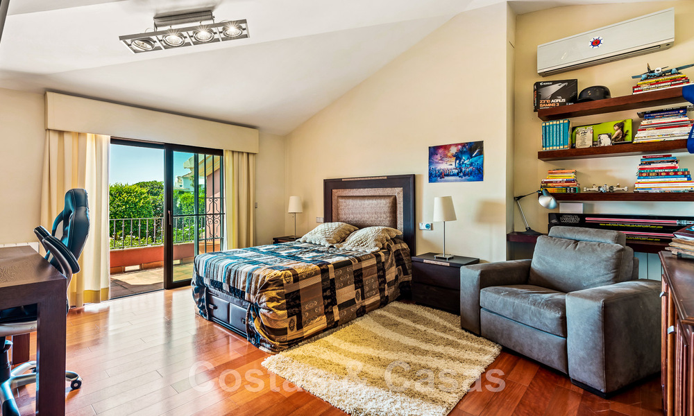 Vente d'une maison traditionnelle et luxueuse de style andalou avec vue sur la mer au cœur de la vallée du golf de Nueva Andalucia, Marbella 49205