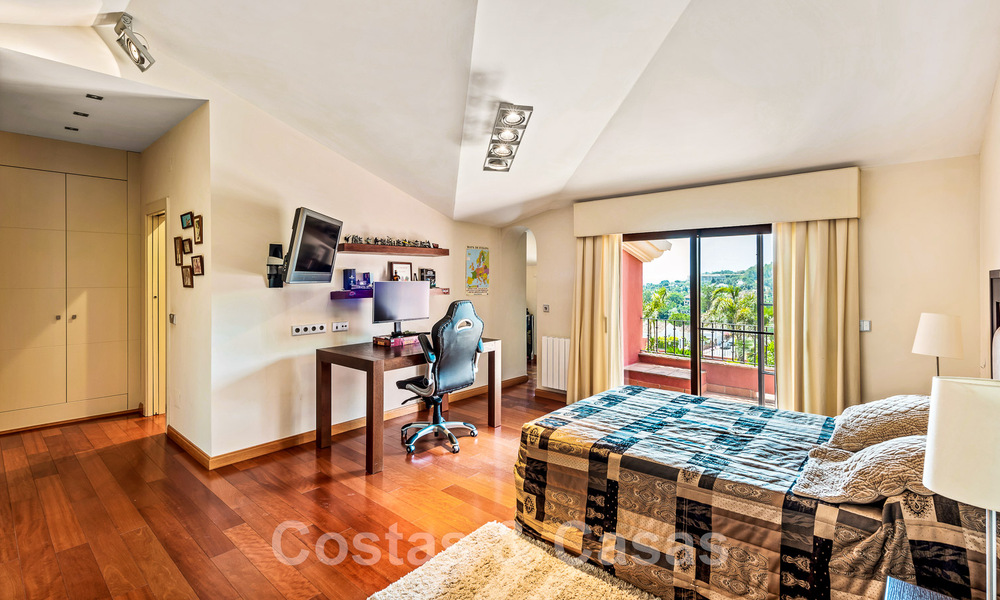 Vente d'une maison traditionnelle et luxueuse de style andalou avec vue sur la mer au cœur de la vallée du golf de Nueva Andalucia, Marbella 49206