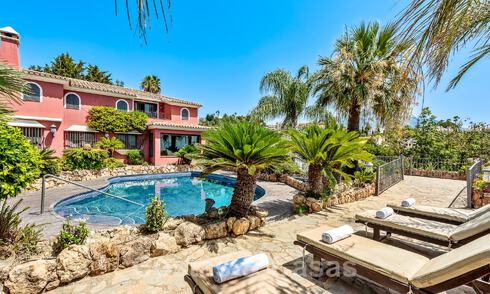 Vente d'une maison traditionnelle et luxueuse de style andalou avec vue sur la mer au cœur de la vallée du golf de Nueva Andalucia, Marbella 49210