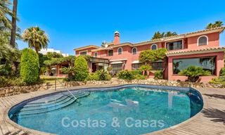 Vente d'une maison traditionnelle et luxueuse de style andalou avec vue sur la mer au cœur de la vallée du golf de Nueva Andalucia, Marbella 49214 