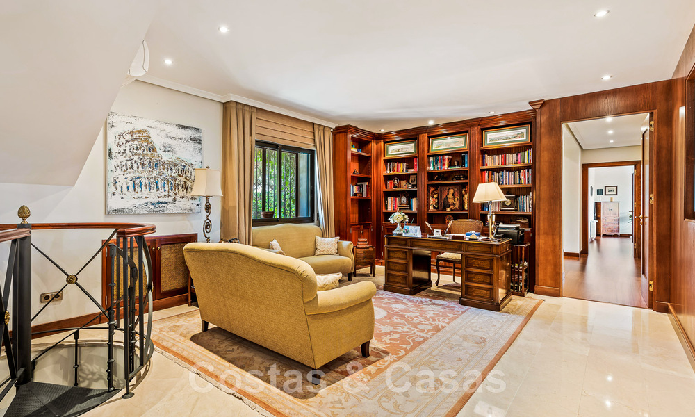 Vente d'une maison traditionnelle et luxueuse de style andalou avec vue sur la mer au cœur de la vallée du golf de Nueva Andalucia, Marbella 49216