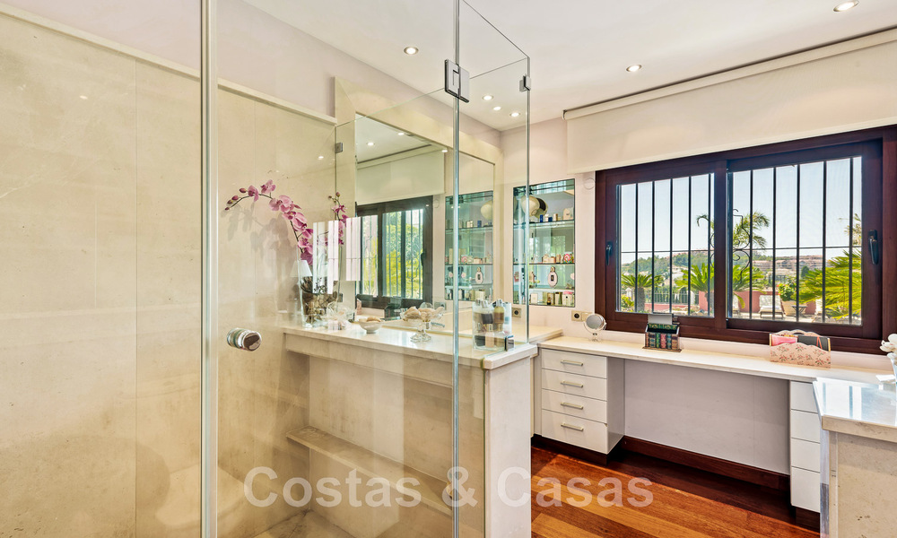 Vente d'une maison traditionnelle et luxueuse de style andalou avec vue sur la mer au cœur de la vallée du golf de Nueva Andalucia, Marbella 49219