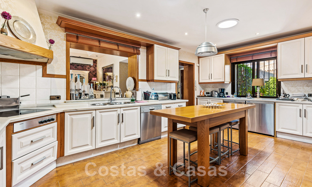 Vente d'une maison traditionnelle et luxueuse de style andalou avec vue sur la mer au cœur de la vallée du golf de Nueva Andalucia, Marbella 49223