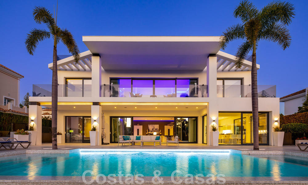 Villa de style moderne rénovée à vendre au cœur de la vallée du golf de Nueva Andalucia, Marbella 49070