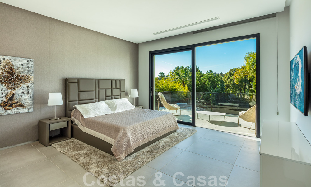 Villa de style moderne rénovée à vendre au cœur de la vallée du golf de Nueva Andalucia, Marbella 49071