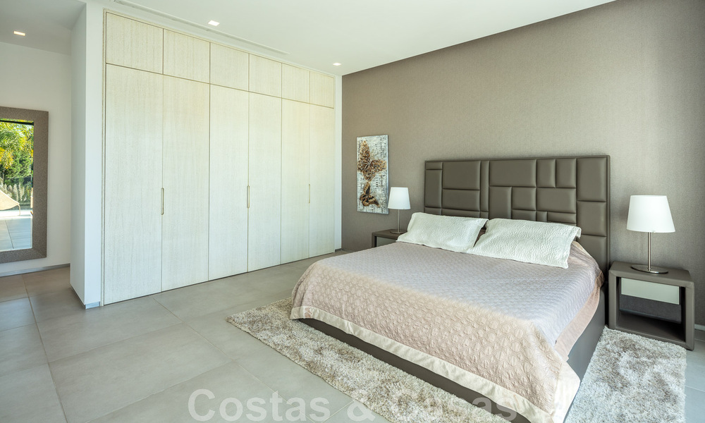 Villa de style moderne rénovée à vendre au cœur de la vallée du golf de Nueva Andalucia, Marbella 49072