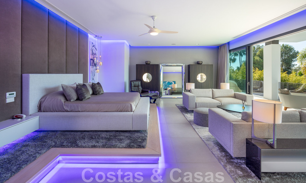 Villa de style moderne rénovée à vendre au cœur de la vallée du golf de Nueva Andalucia, Marbella 49074