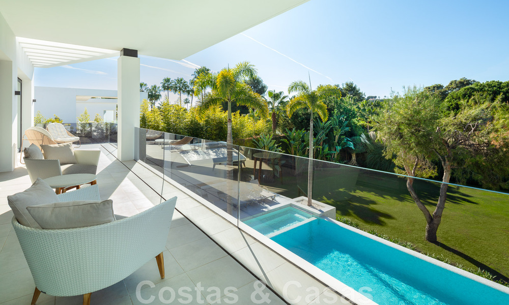 Villa de style moderne rénovée à vendre au cœur de la vallée du golf de Nueva Andalucia, Marbella 49076