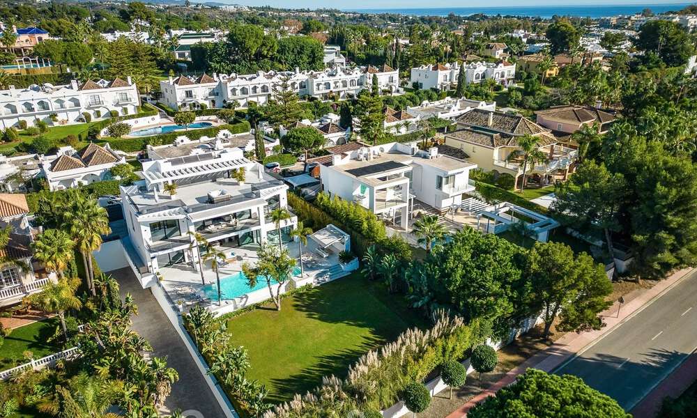 Villa de style moderne rénovée à vendre au cœur de la vallée du golf de Nueva Andalucia, Marbella 49077