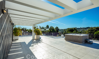 Villa de style moderne rénovée à vendre au cœur de la vallée du golf de Nueva Andalucia, Marbella 49081 