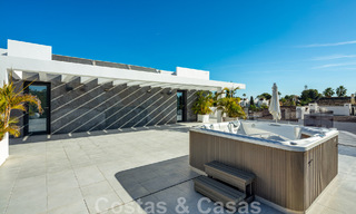 Villa de style moderne rénovée à vendre au cœur de la vallée du golf de Nueva Andalucia, Marbella 49082 