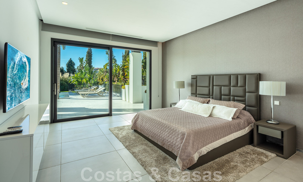 Villa de style moderne rénovée à vendre au cœur de la vallée du golf de Nueva Andalucia, Marbella 49083