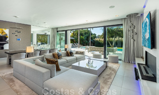 Villa de style moderne rénovée à vendre au cœur de la vallée du golf de Nueva Andalucia, Marbella 49084 
