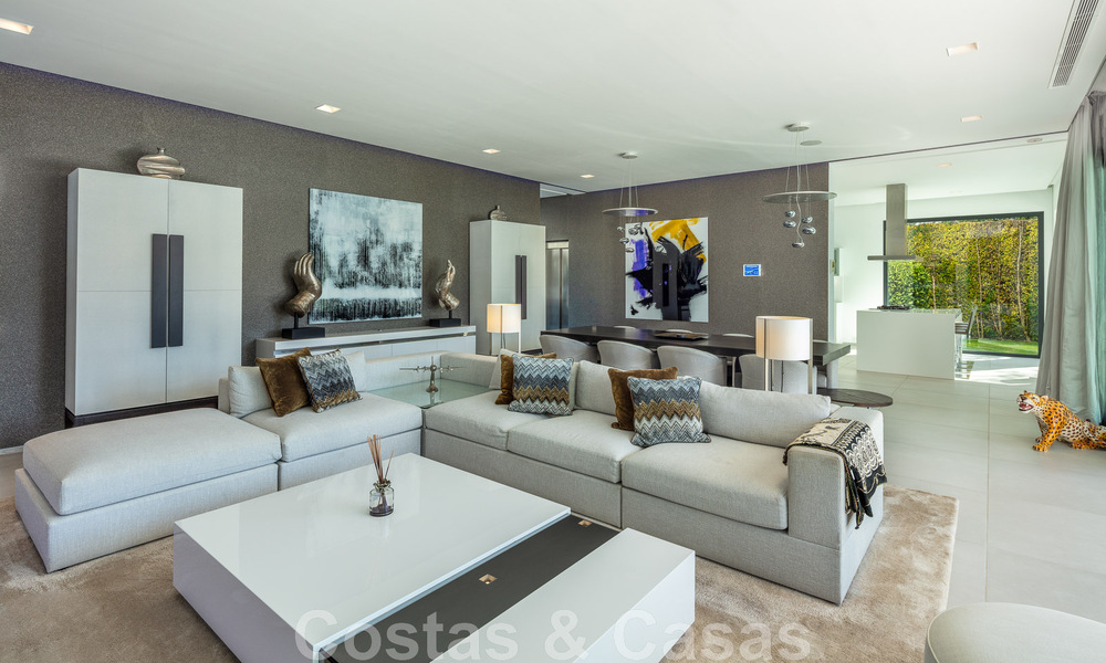 Villa de style moderne rénovée à vendre au cœur de la vallée du golf de Nueva Andalucia, Marbella 49085